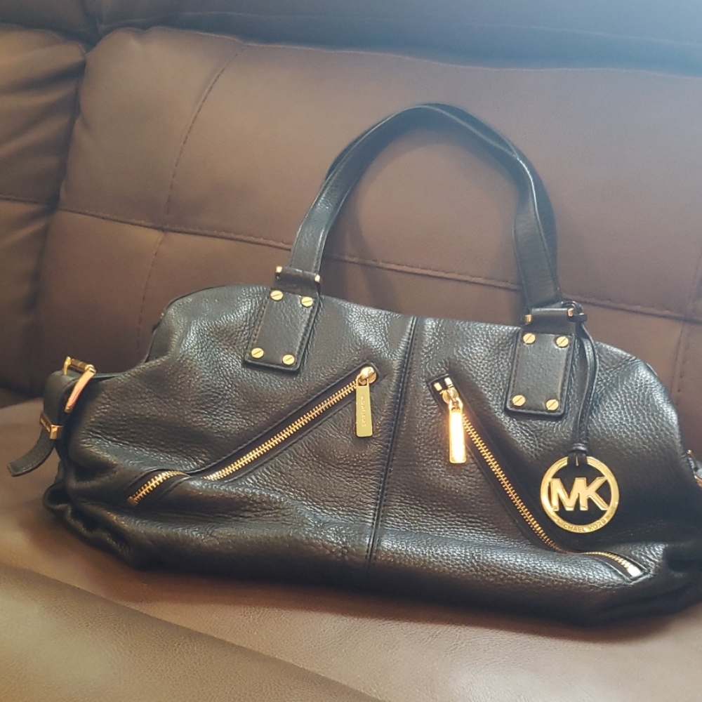Black Micheal Kors Zipper Bag